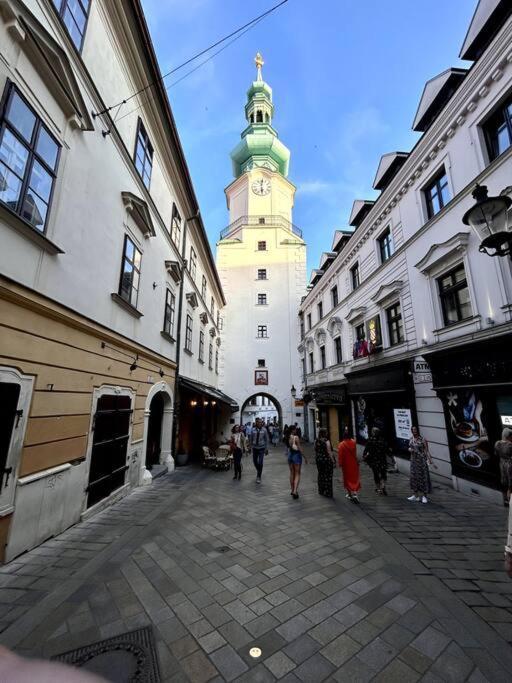 Luxurious And Royal Apartment In The Old Town Bratysława Zewnętrze zdjęcie