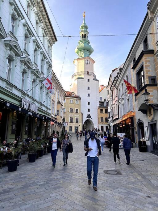 Luxurious And Royal Apartment In The Old Town Bratysława Zewnętrze zdjęcie