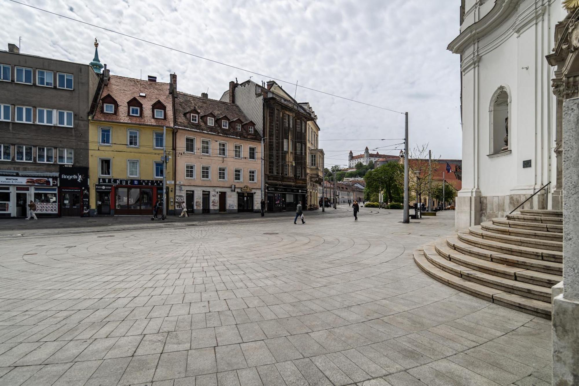 Luxurious And Royal Apartment In The Old Town Bratysława Zewnętrze zdjęcie