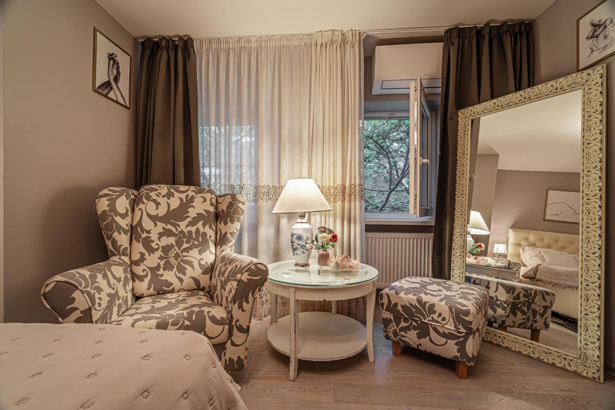 Luxurious And Royal Apartment In The Old Town Bratysława Zewnętrze zdjęcie